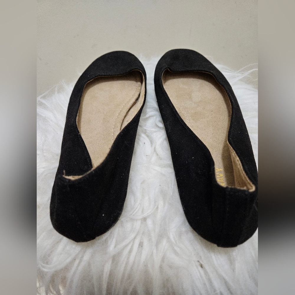 Elegant Black Women's Flats Size 10